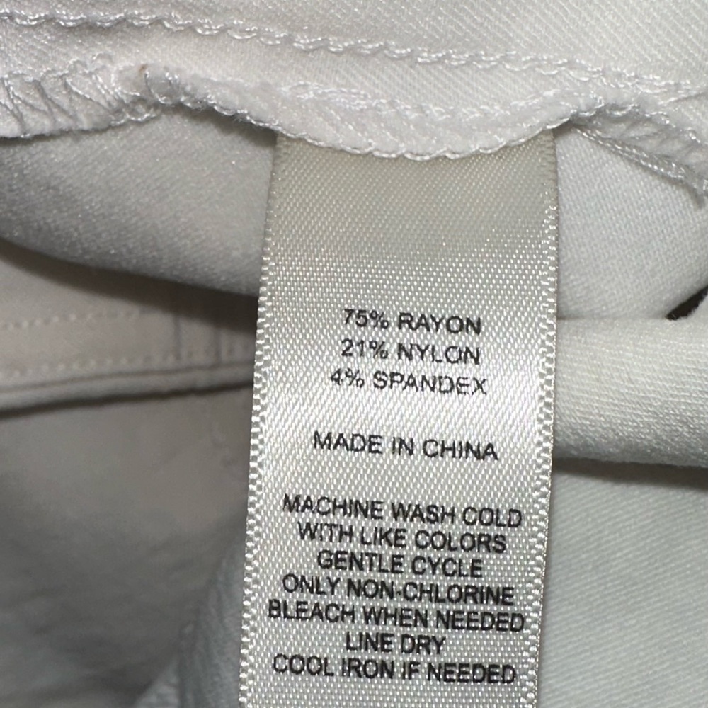 Larry Levine Women’s Capris - Picture 3 of 4
